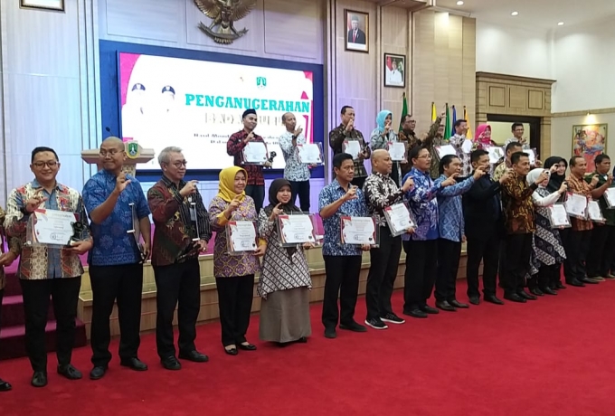 Bawaslu Banten Raih Anugerah Penghargaan Sebagai Lembaga Publik Informatif 