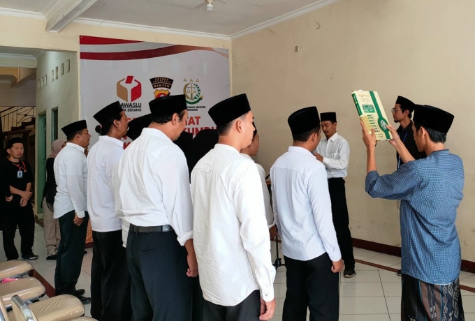 6 Panwaslu Kecamatan Resmi Menggelar Pelantikan Bagi Panwaslu Kelurahan/Desa