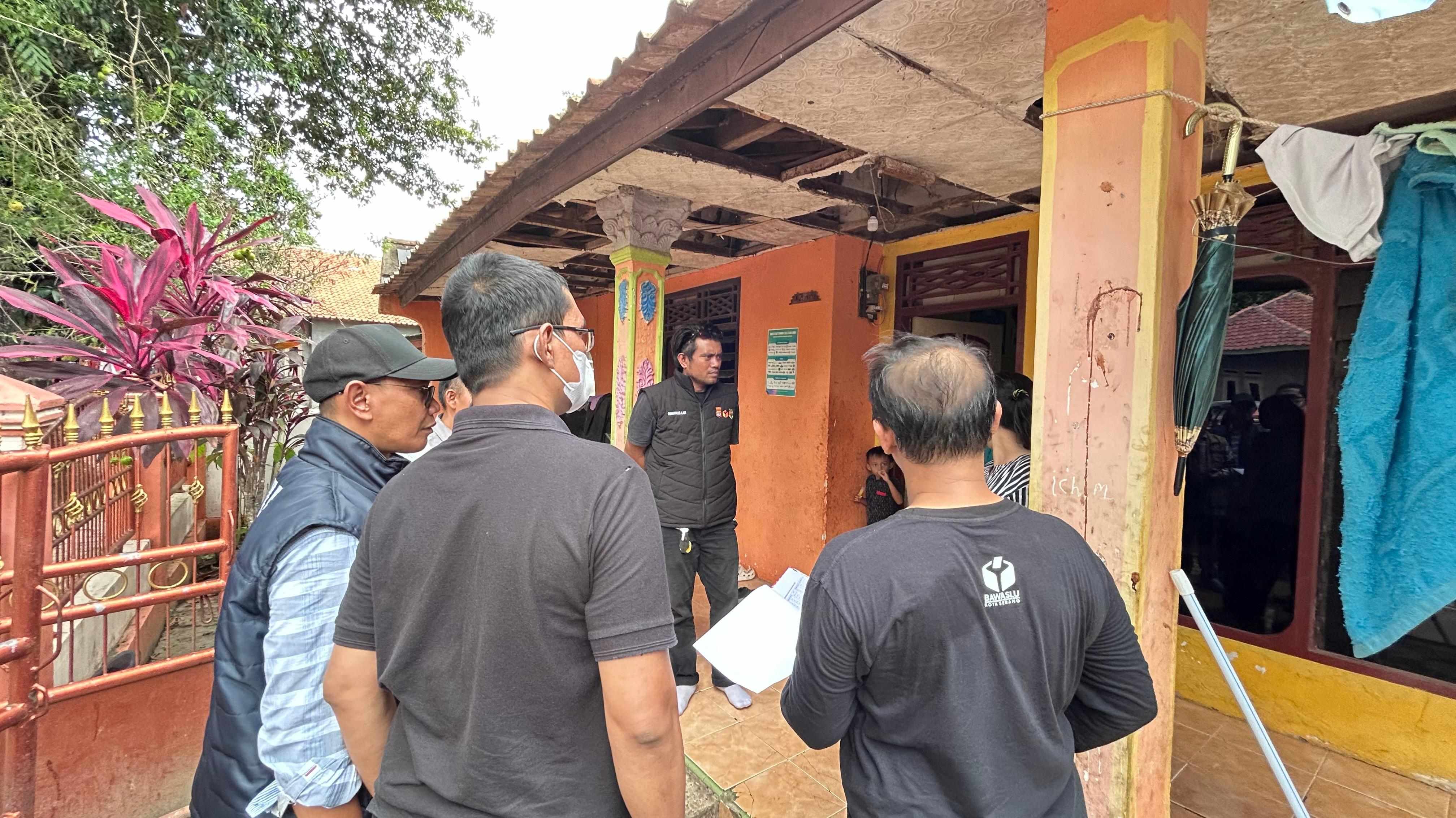 Bawaslu saat mengawasi Coktas di Kecamatan Taktakan