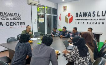 Staf PPNPN dilingkungan Sekretariat Bawaslu Kota Serang di Evaluasi 